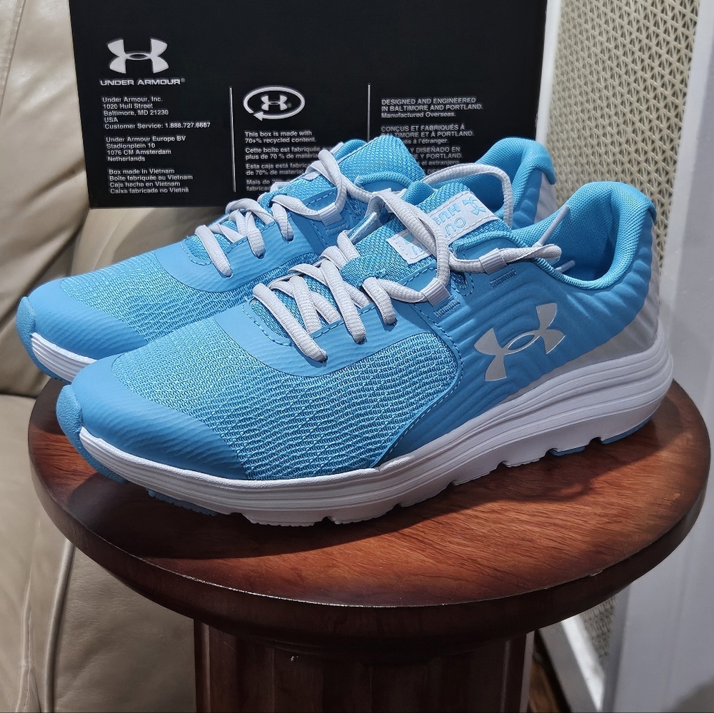 UNDER ARMOUR out hustle